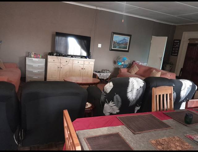 7 BEDROOM HOUSE FOR SALE IN RUSTENBURG CENTRAL